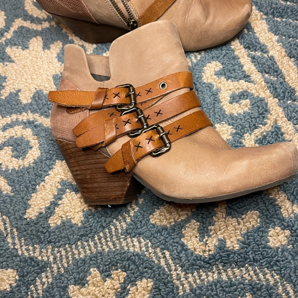 Super cute OTBT ankle boots.